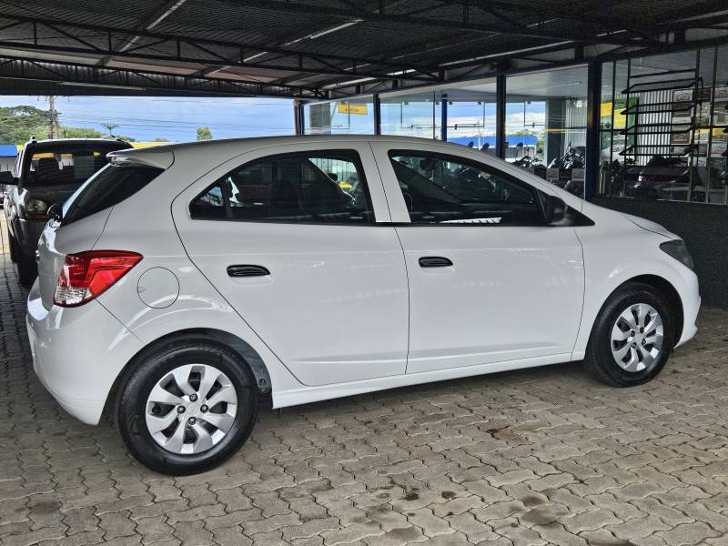 CHEVROLET - ONIX - 2018/2018 - Branca - R$ 48.900,00