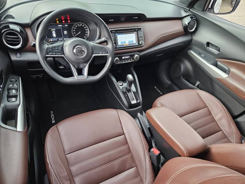NISSAN - KICKS - 2016/2017 - Branca - R$ 81.900,00