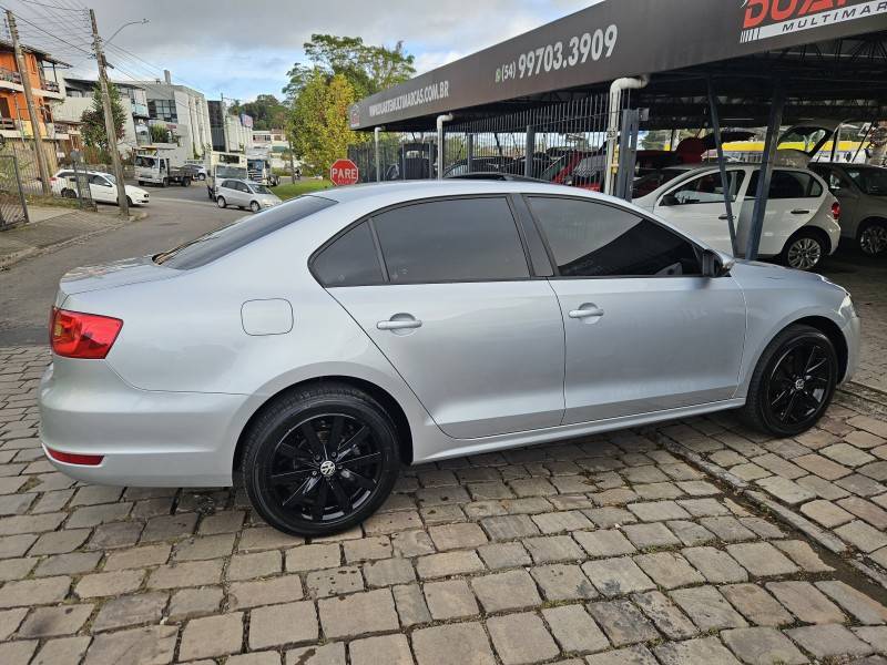 VOLKSWAGEN - JETTA - 2011/2012 - Prata - R$ 59.900,00