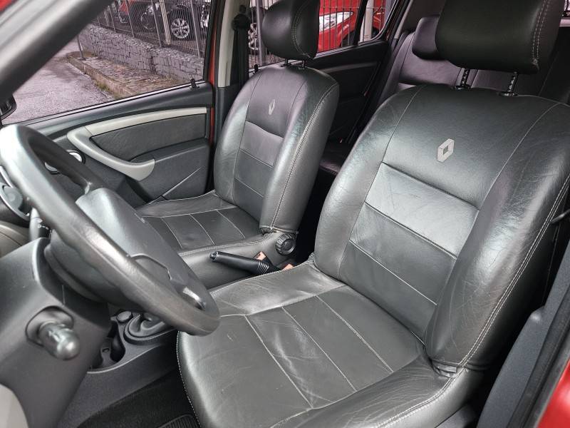 RENAULT - SANDERO - 2010/2011 - Vermelha - R$ 31.900,00