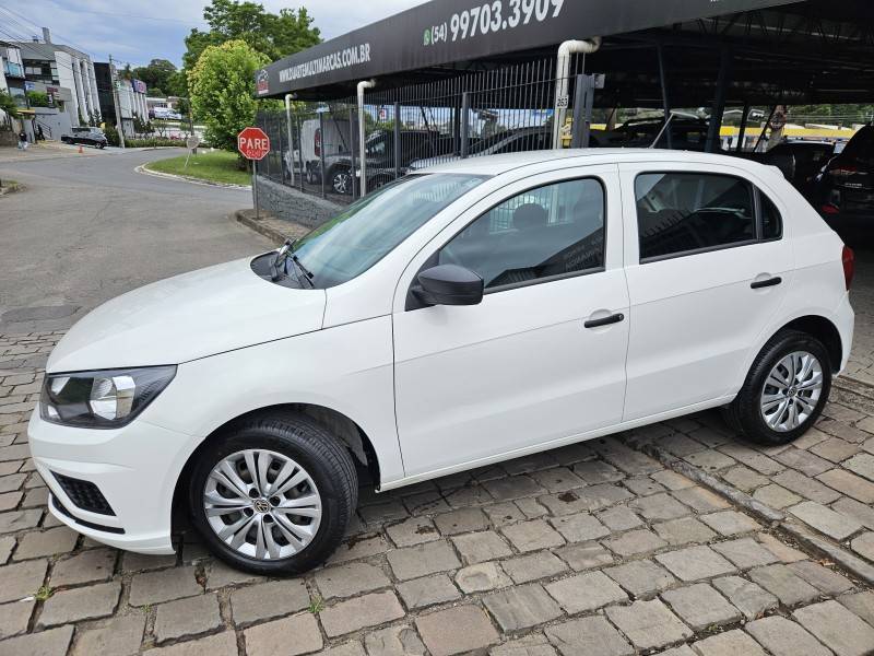 VOLKSWAGEN - GOL - 2022/2023 - Branca - R$ 55.900,00