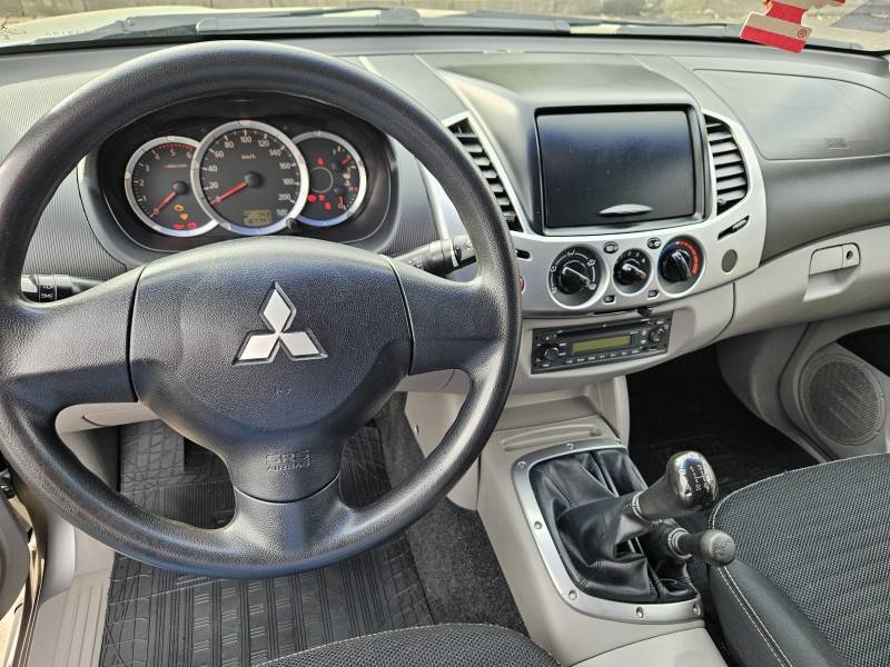 MITSUBISHI - L200 TRITON - 2013/2013 - Prata - R$ 107.900,00