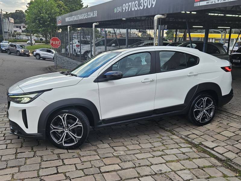 FIAT - FASTBACK - 2024/2025 - Branca - R$ 127.900,00