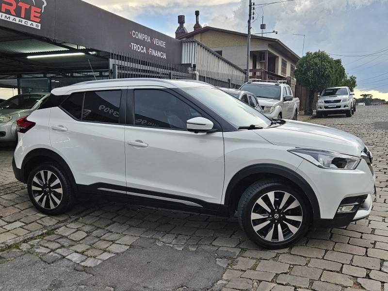 NISSAN - KICKS - 2016/2017 - Branca - R$ 81.900,00