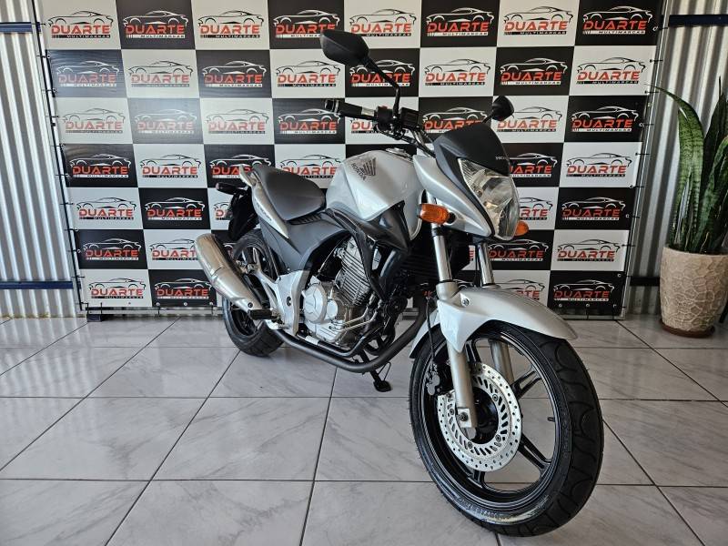 HONDA - CB 300R - 2009/2010 - Prata - R$ 13.500,00