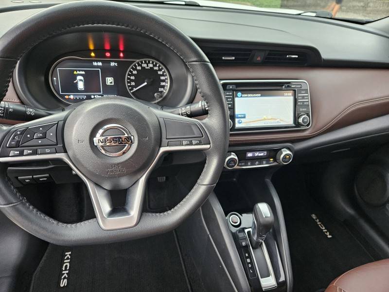 NISSAN - KICKS - 2016/2017 - Branca - R$ 81.900,00