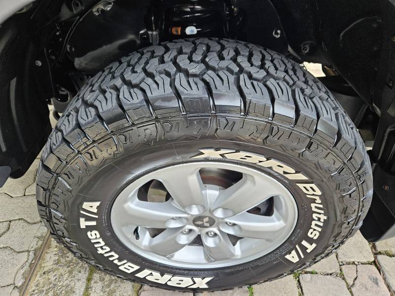 MITSUBISHI - L200 TRITON - 2013/2013 - Prata - R$ 107.900,00