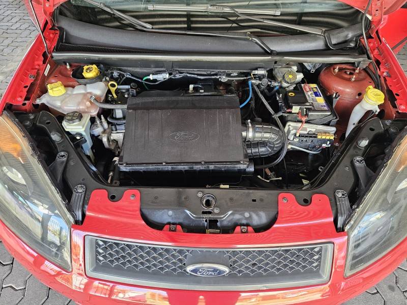 FORD - FIESTA - 2010/2010 - Vermelha - R$ 25.900,00
