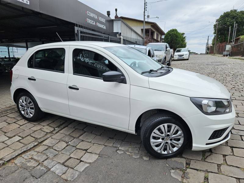 VOLKSWAGEN - GOL - 2022/2023 - Branca - R$ 55.900,00