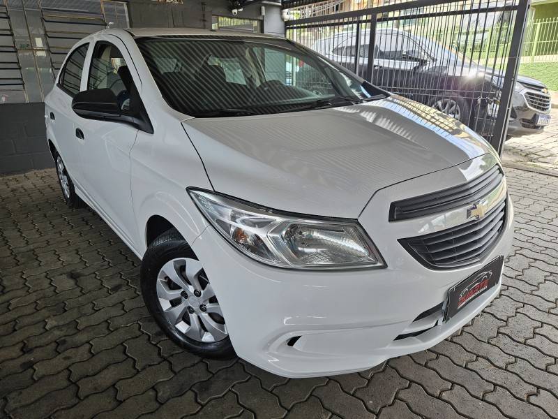 CHEVROLET - ONIX - 2018/2018 - Branca - R$ 48.900,00