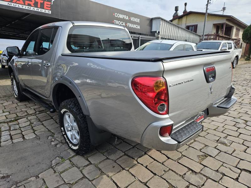 MITSUBISHI - L200 TRITON - 2013/2013 - Prata - R$ 107.900,00