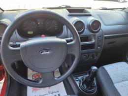 FORD - FIESTA - 2010/2010 - Vermelha - R$ 25.900,00