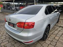 VOLKSWAGEN - JETTA - 2011/2012 - Prata - R$ 59.900,00
