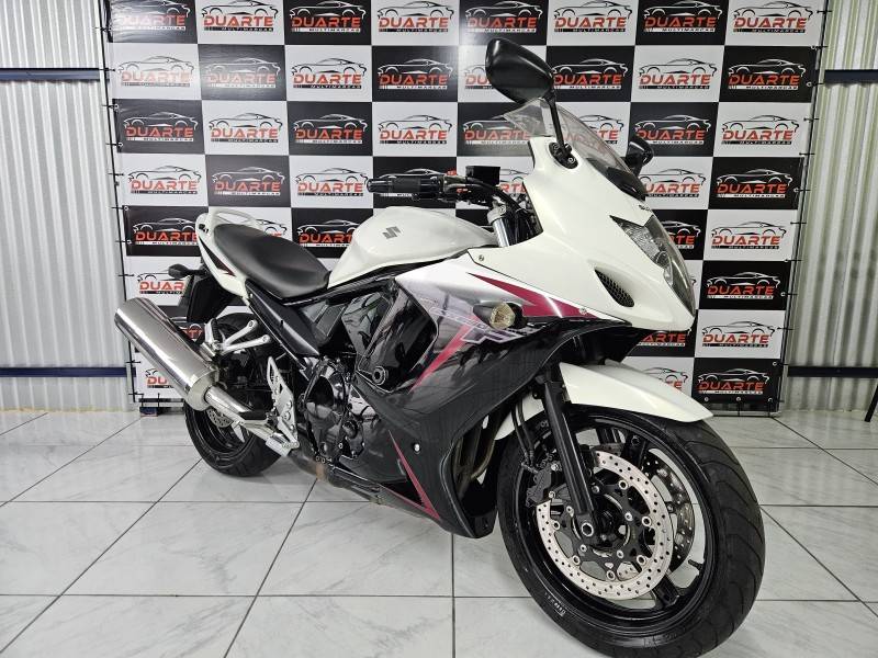 SUZUKI - GSX - 2011/2012 - Branca - R$ 28.900,00