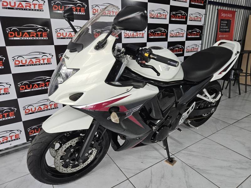 SUZUKI - GSX - 2011/2012 - Branca - R$ 28.900,00