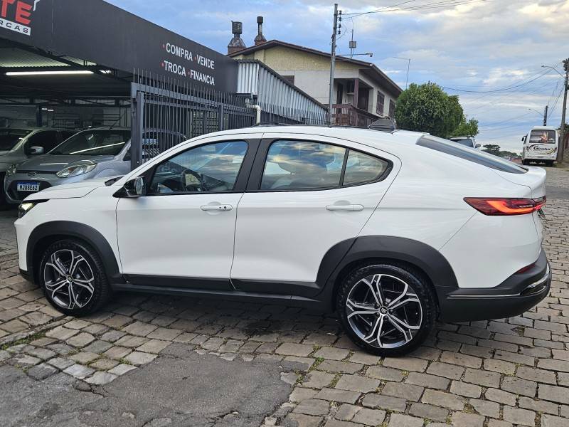 FIAT - FASTBACK - 2024/2025 - Branca - R$ 127.900,00