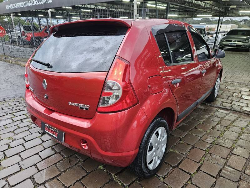 RENAULT - SANDERO - 2010/2011 - Vermelha - R$ 31.900,00