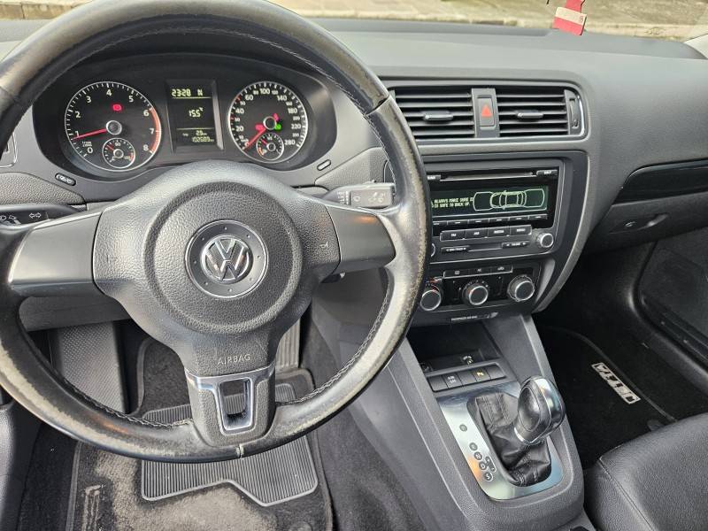 VOLKSWAGEN - JETTA - 2011/2012 - Prata - R$ 59.900,00