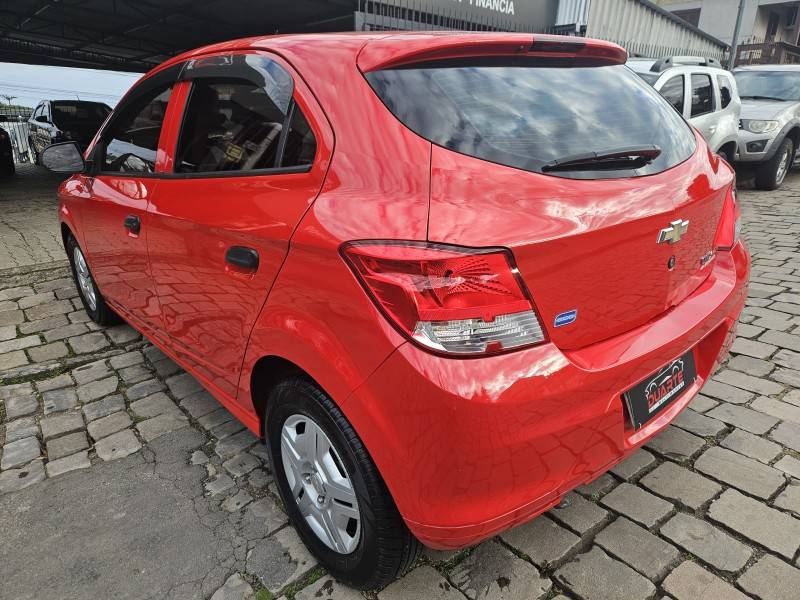 CHEVROLET - ONIX - 2016/2017 - Vermelha - R$ 47.900,00