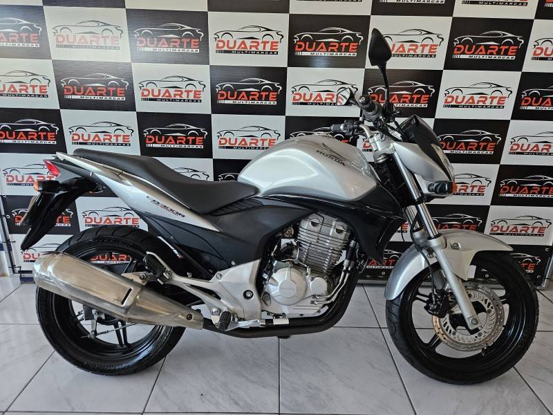 HONDA - CB 300R - 2009/2010 - Prata - R$ 13.500,00
