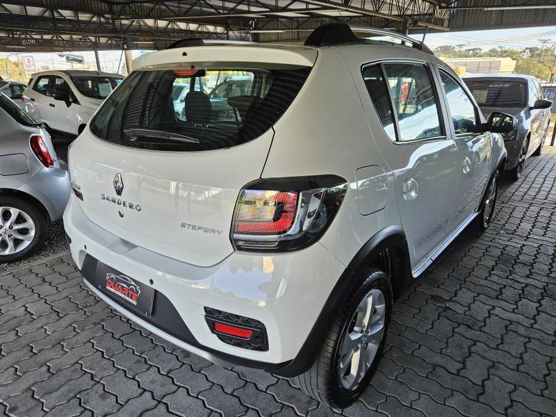 RENAULT - SANDERO - 2014/2015 - Branca - R$ 45.900,00