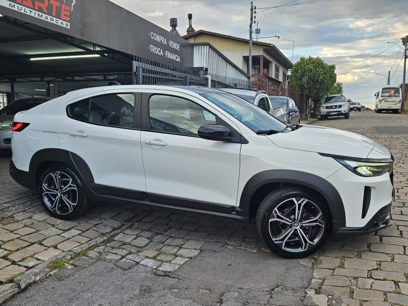 FIAT - FASTBACK - 2024/2025 - Branca - R$ 127.900,00