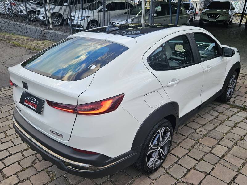 FIAT - FASTBACK - 2024/2025 - Branca - R$ 127.900,00