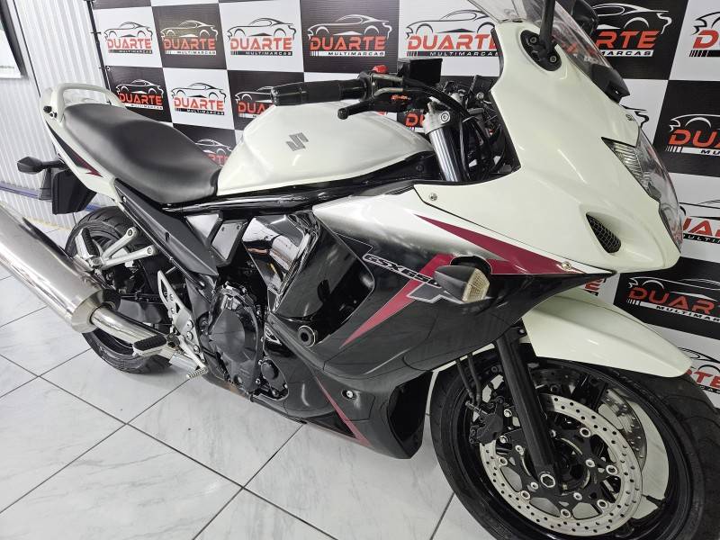 SUZUKI - GSX - 2011/2012 - Branca - R$ 28.900,00