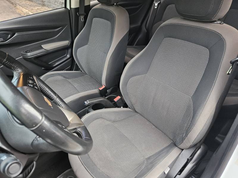 CHEVROLET - PRISMA - 2015/2016 - Branca - R$ 57.900,00