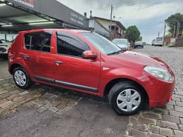 RENAULT - SANDERO - 2010/2011 - Vermelha - R$ 31.900,00