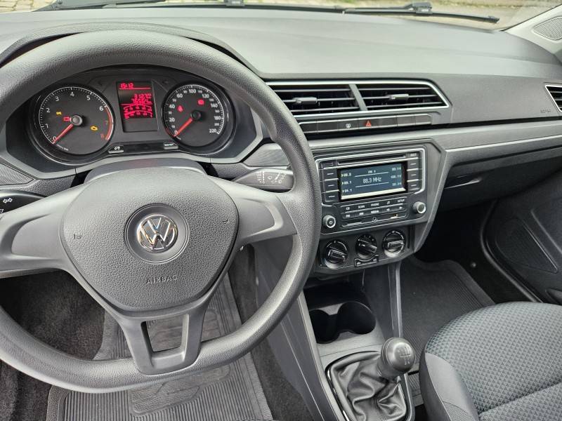 VOLKSWAGEN - GOL - 2022/2023 - Branca - R$ 55.900,00