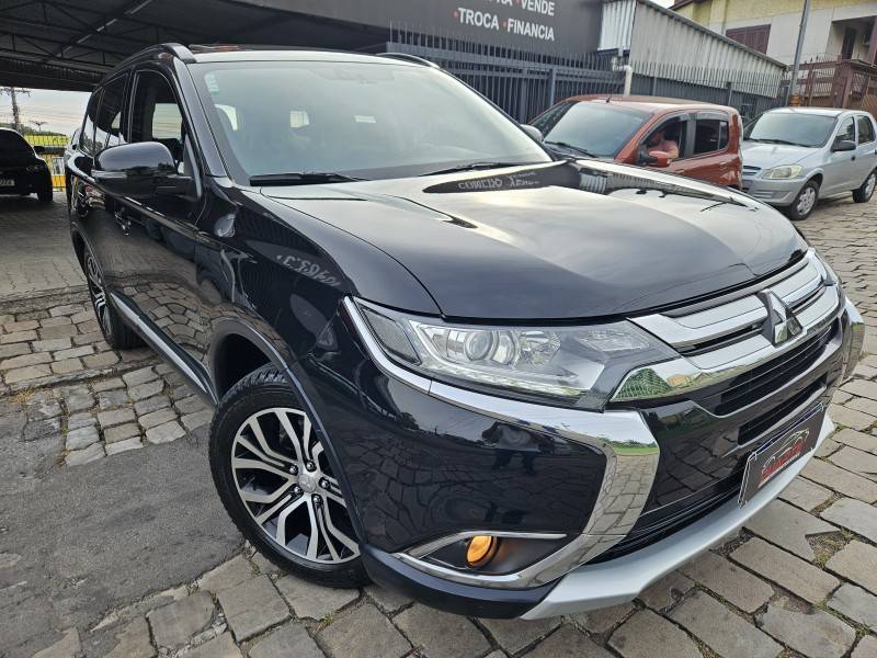 MITSUBISHI - OUTLANDER - 2015/2016 - Preta - R$ 89.900,00