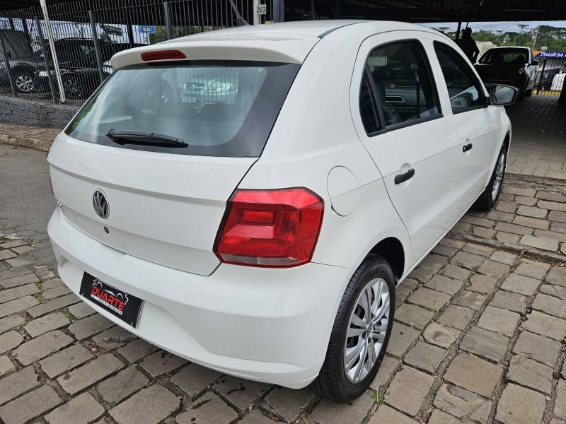 VOLKSWAGEN - GOL - 2022/2023 - Branca - R$ 55.900,00