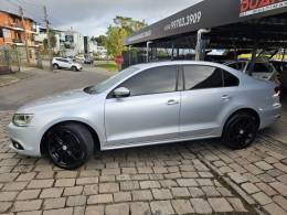 VOLKSWAGEN - JETTA - 2011/2012 - Prata - R$ 59.900,00