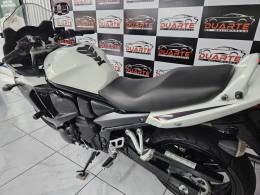SUZUKI - GSX - 2011/2012 - Branca - R$ 28.900,00