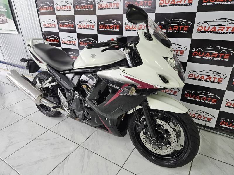 SUZUKI - GSX - 2011/2012 - Branca - R$ 28.900,00