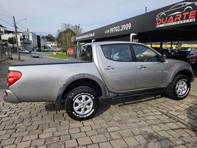 MITSUBISHI - L200 TRITON - 2013/2013 - Prata - R$ 107.900,00
