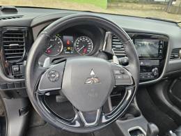 MITSUBISHI - OUTLANDER - 2015/2016 - Preta - R$ 89.900,00