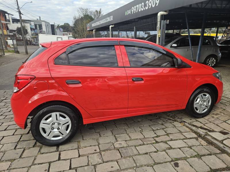 CHEVROLET - ONIX - 2016/2017 - Vermelha - R$ 47.900,00