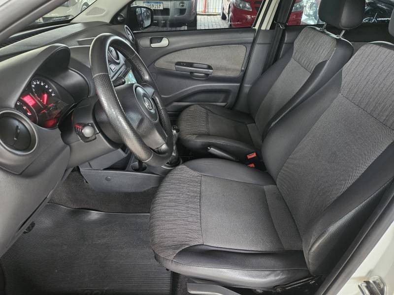 VOLKSWAGEN - GOL - 2013/2014 - Branca - R$ 36.900,00