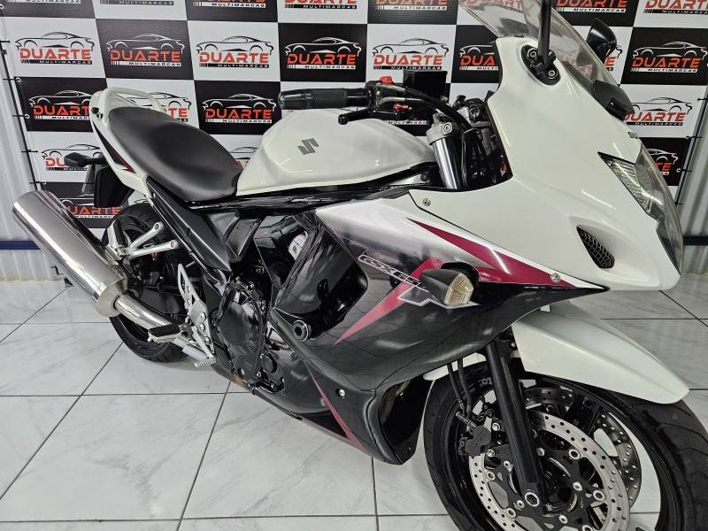SUZUKI - GSX - 2011/2012 - Branca - R$ 28.900,00