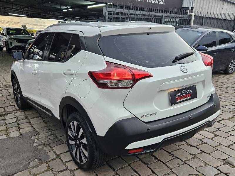 NISSAN - KICKS - 2016/2017 - Branca - R$ 81.900,00