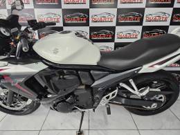 SUZUKI - GSX - 2011/2012 - Branca - R$ 28.900,00
