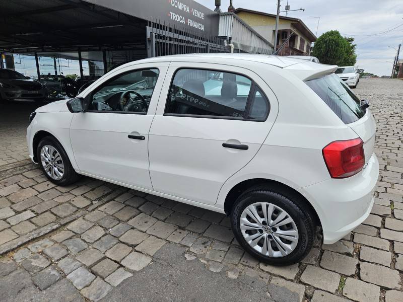 VOLKSWAGEN - GOL - 2022/2023 - Branca - R$ 55.900,00