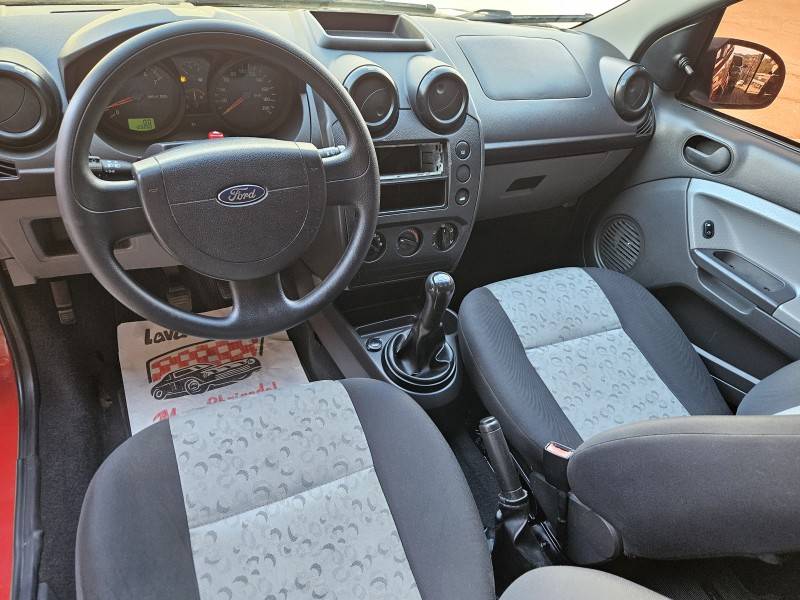 FORD - FIESTA - 2010/2010 - Vermelha - R$ 25.900,00