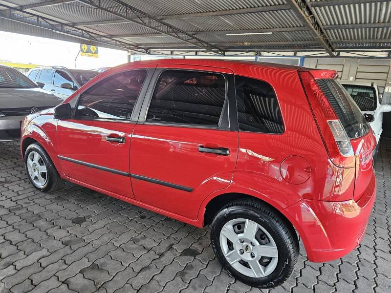 FORD - FIESTA - 2010/2010 - Vermelha - R$ 25.900,00