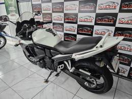 SUZUKI - GSX - 2011/2012 - Branca - R$ 28.900,00