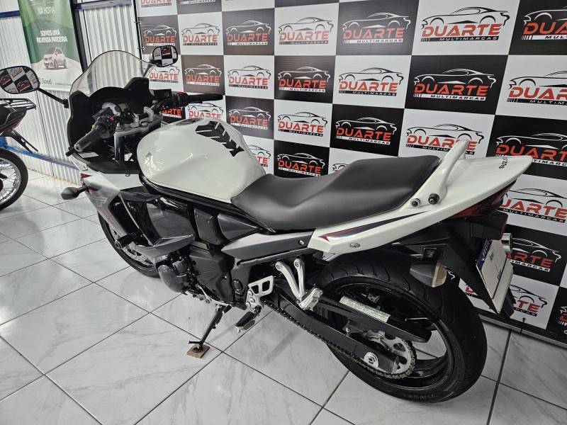 SUZUKI - GSX - 2011/2012 - Branca - R$ 28.900,00