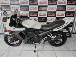 SUZUKI - GSX - 2011/2012 - Branca - R$ 28.900,00