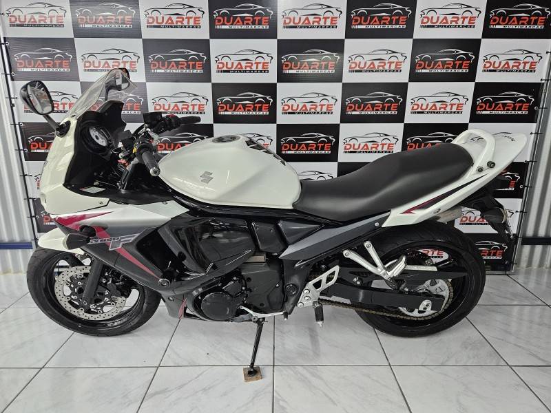 SUZUKI - GSX - 2011/2012 - Branca - R$ 28.900,00